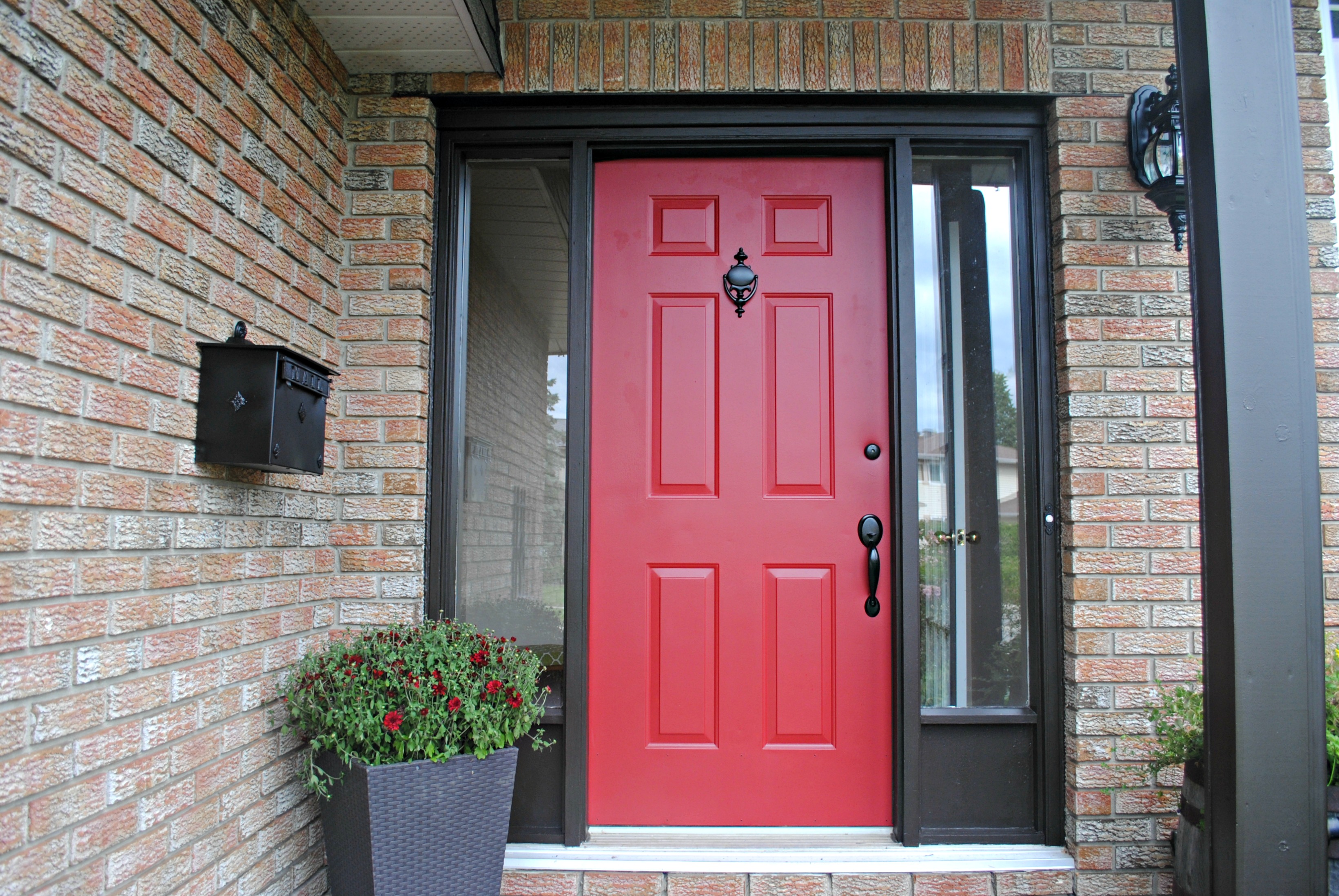 Red door photo from tixeertne.wordpress.com